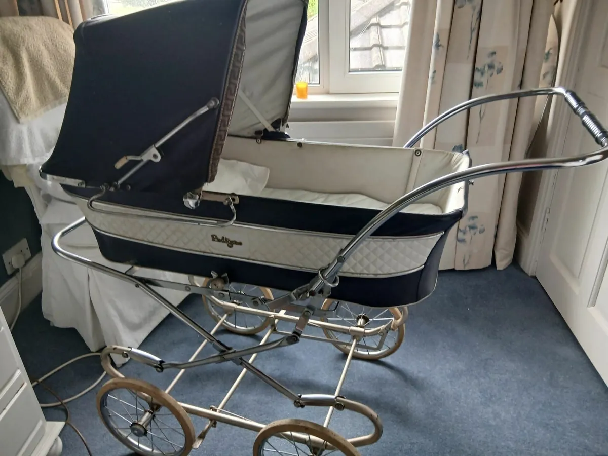 PEDIGREE PRAM - Image 1