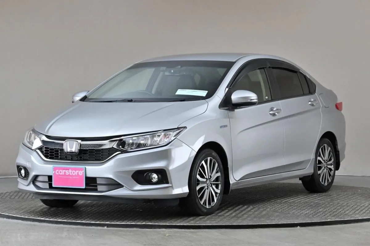 Honda Grace 1.5 Hybrid 4DR Auto  half Leather 9 a - Image 3