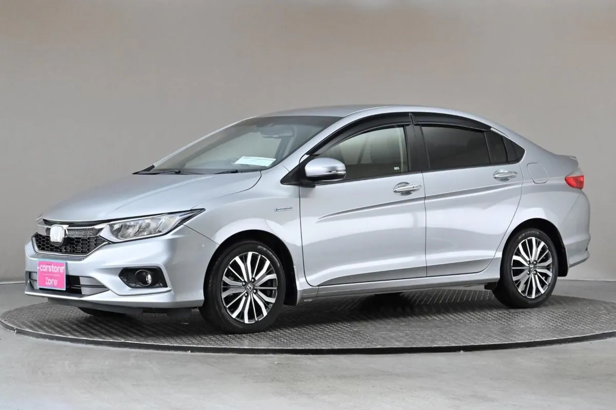 Honda Grace 1.5 Hybrid 4DR Auto  half Leather 9 a - Image 4