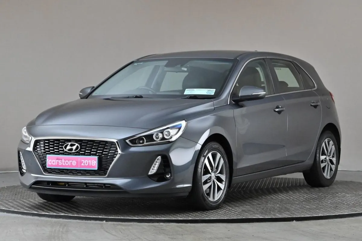 Hyundai i30 1.6d Deluxe Plus  half Leather carpla - Image 3