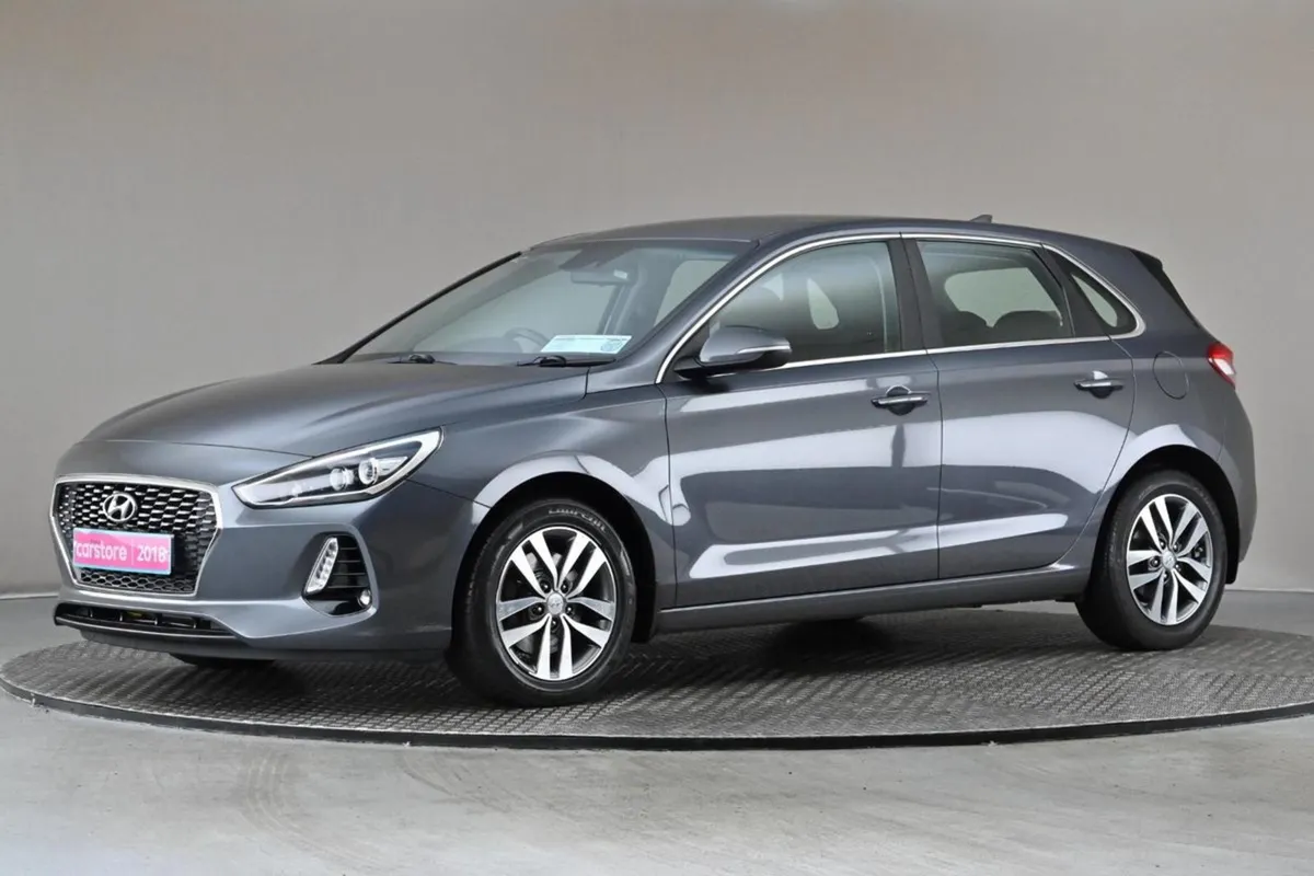 Hyundai i30 1.6d Deluxe Plus  half Leather carpla - Image 4