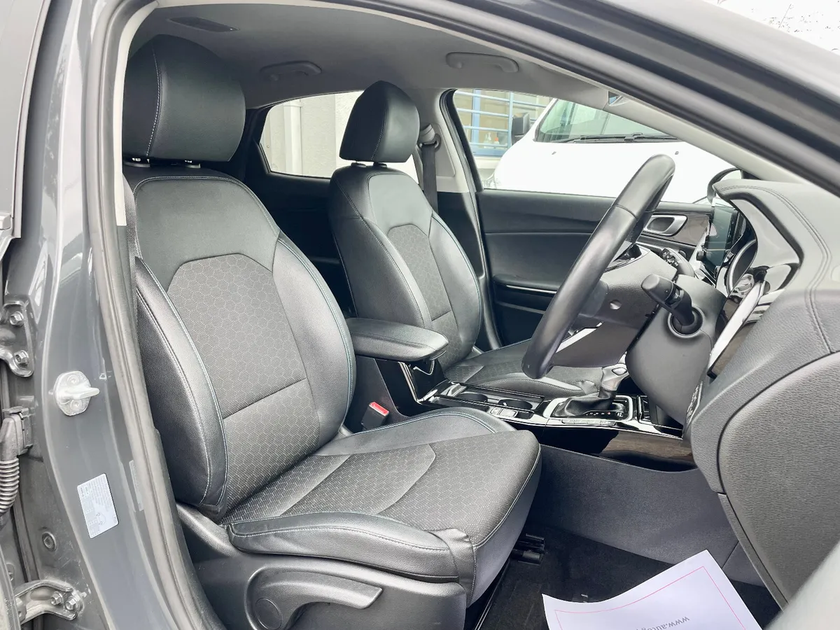 Kia XCeed 1.6GDI Petrol/Electric PHEV,2023 - Image 4