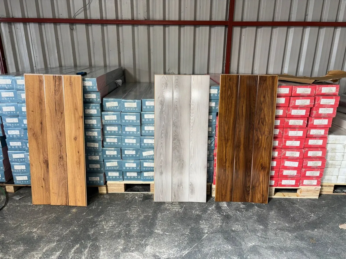 New high gloss laminated flooring - Image 1