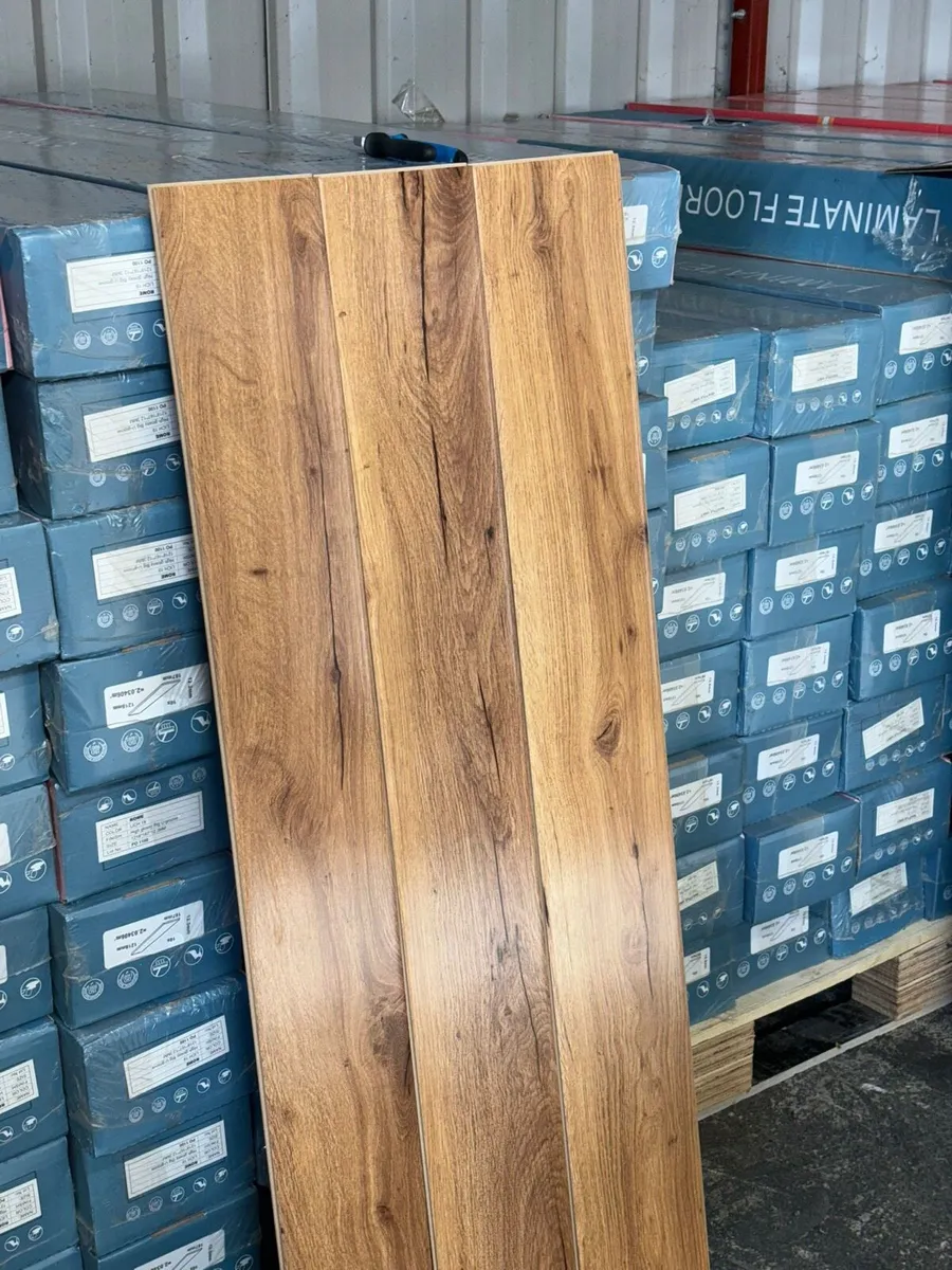 New high gloss laminated flooring - Image 2