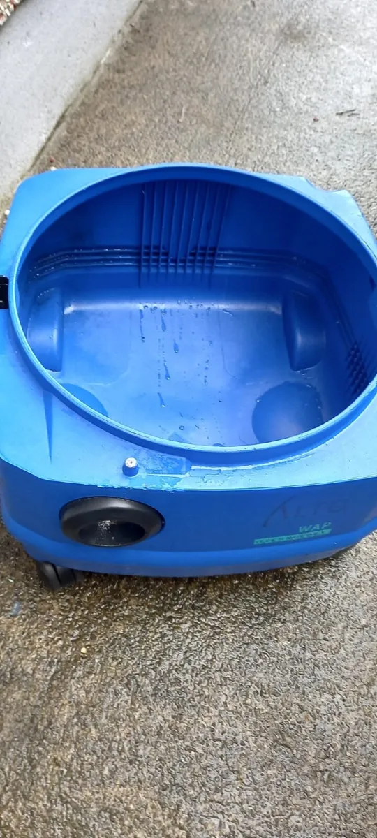 Industrial Wet/Dry Hoover - Image 2