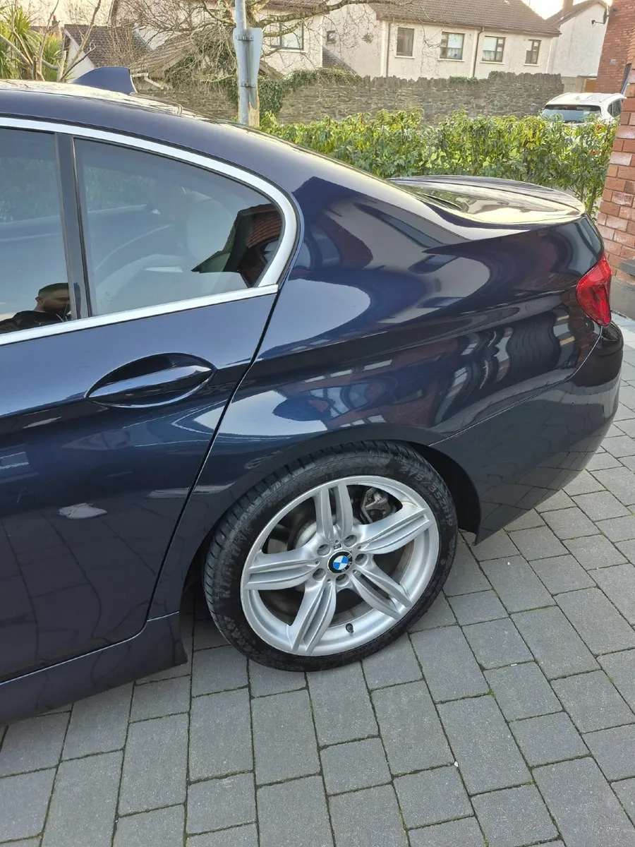BMW 5-Series 2015 M-sport - Image 3