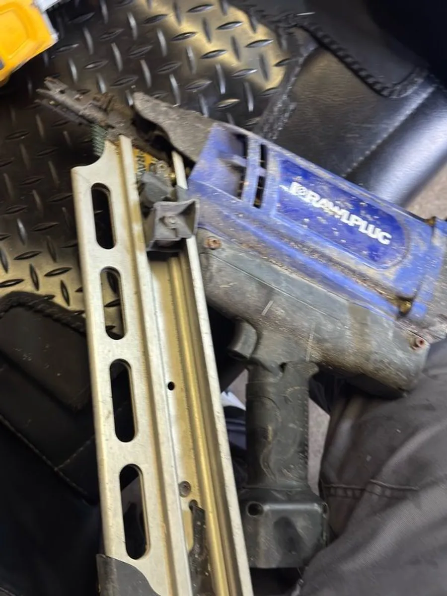 1st fix nail gun - Image 3
