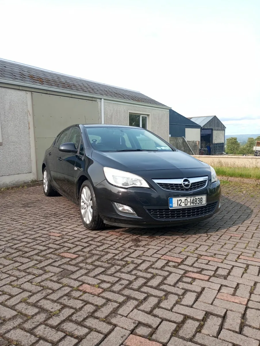Opel Astra 2012 - Image 2