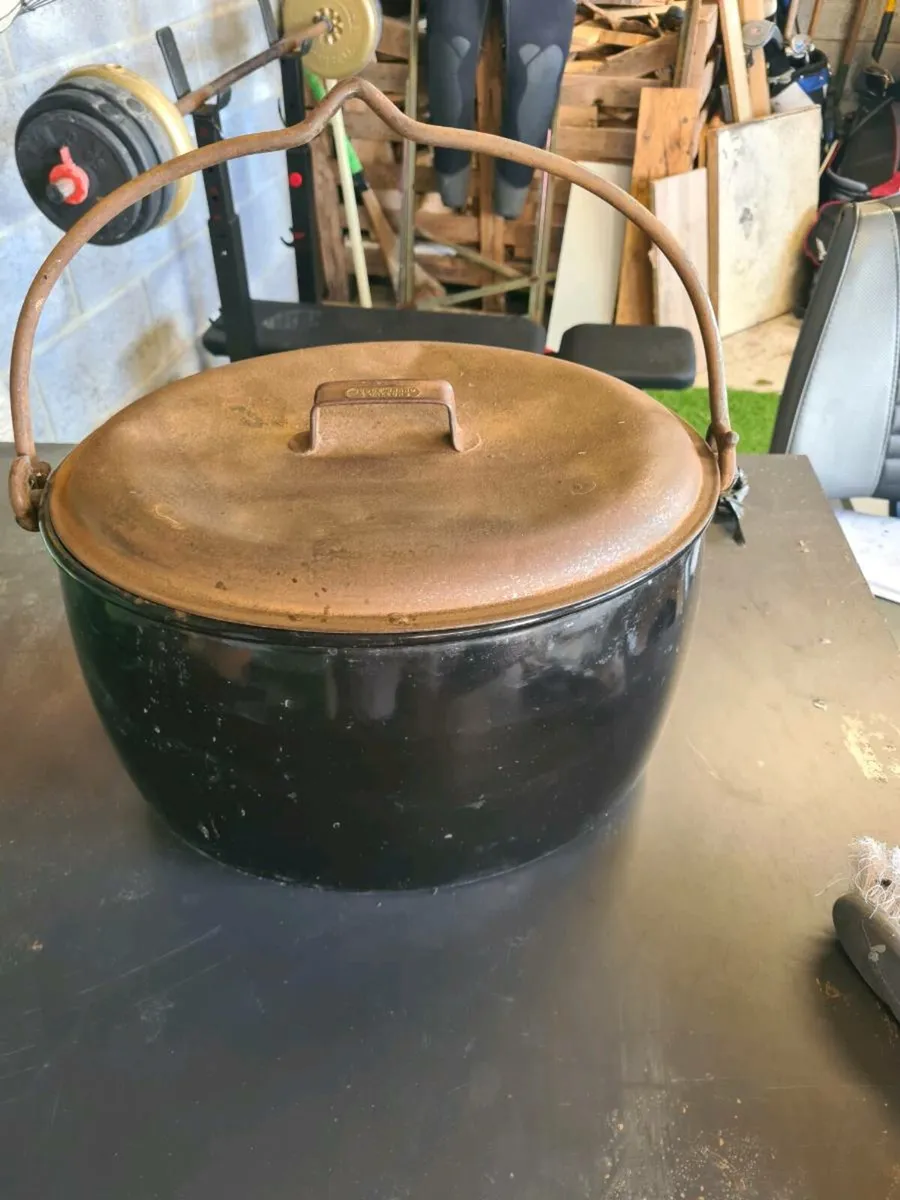 Cast Iron vintage pot - Image 1