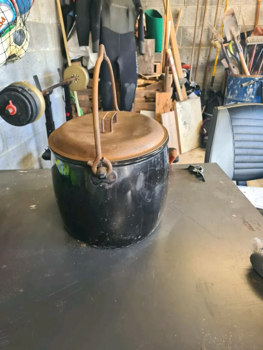 Cast Iron vintage pot - Image 2