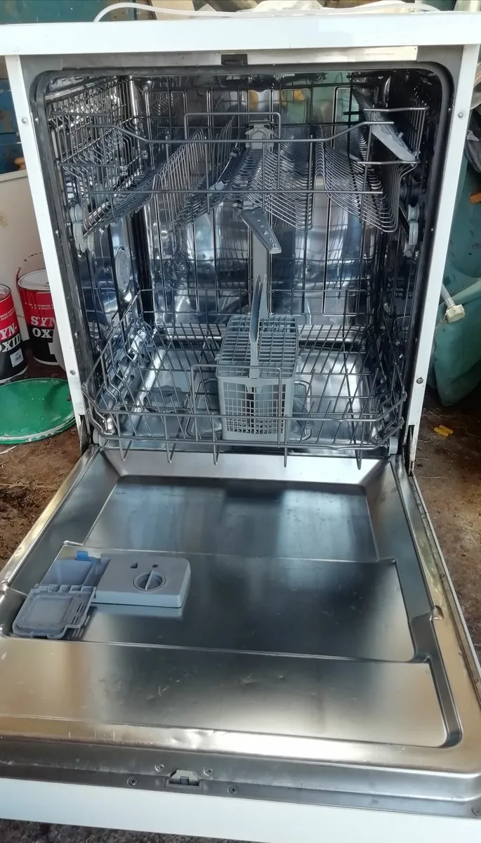 Dishwasher and larder fridge - Image 3