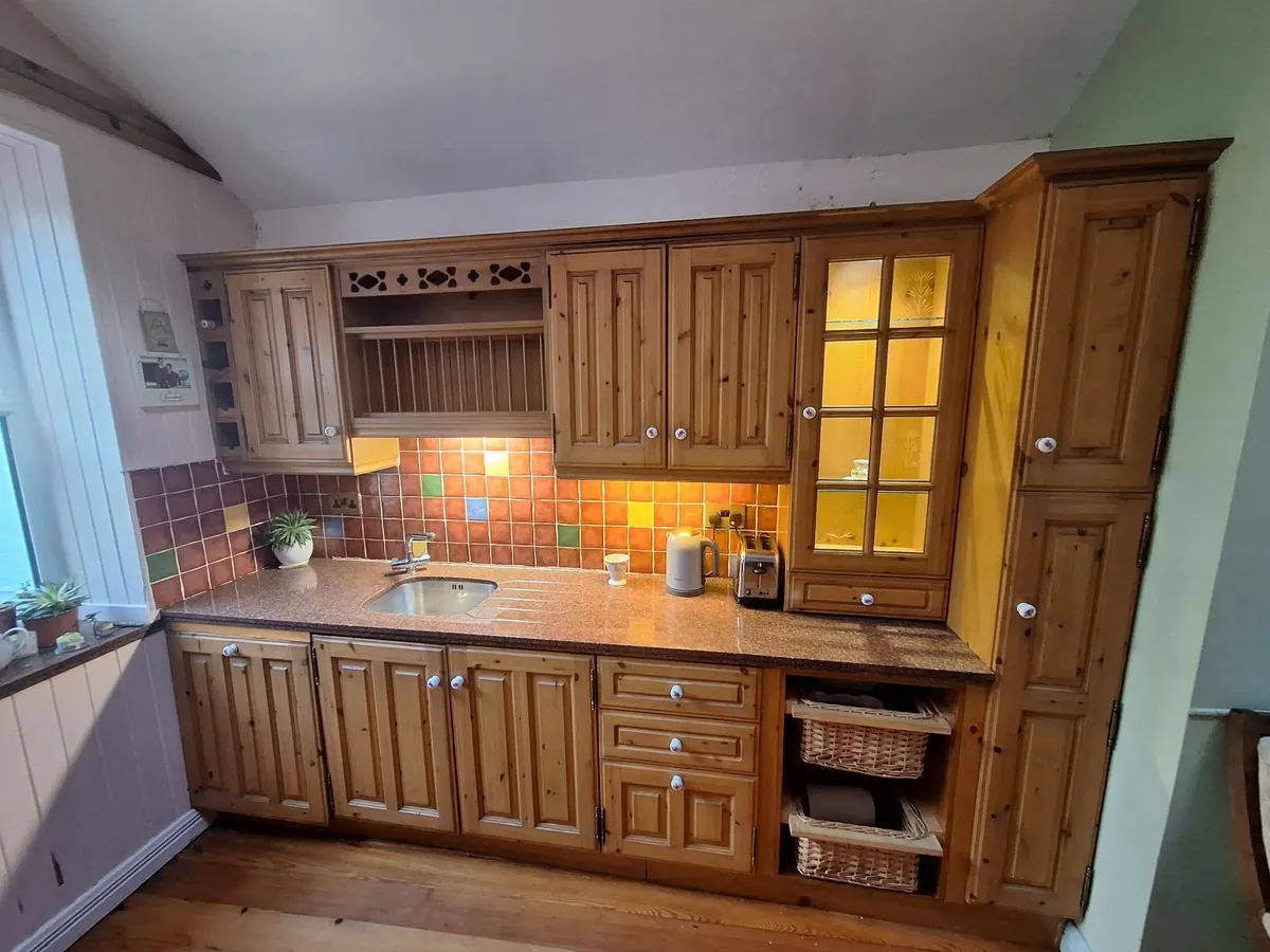 Kitchen & Appliances - Image 1