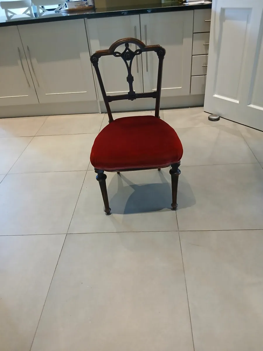 Antique chair - Image 1