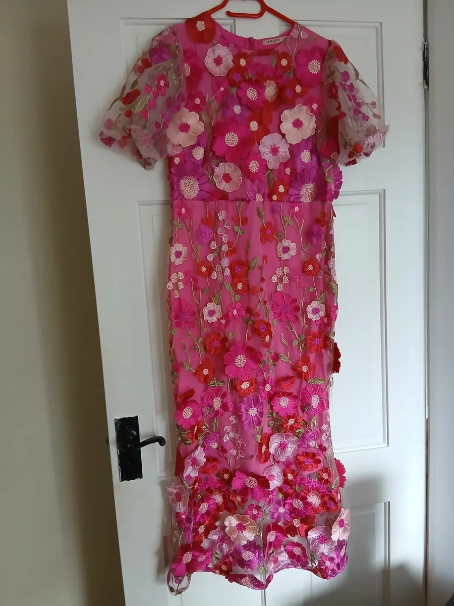 Two beautiful dresses - Image 1