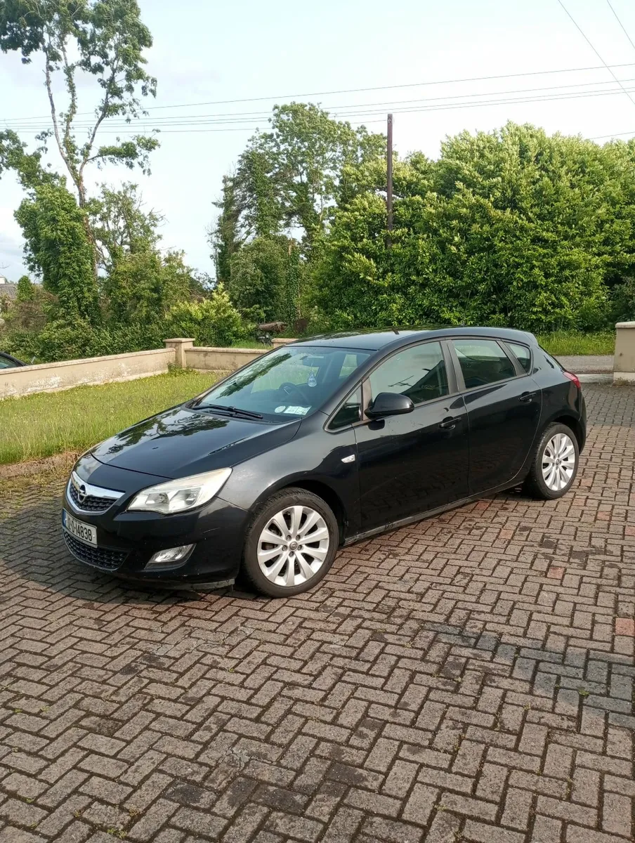 Opel Astra 2012 - Image 1