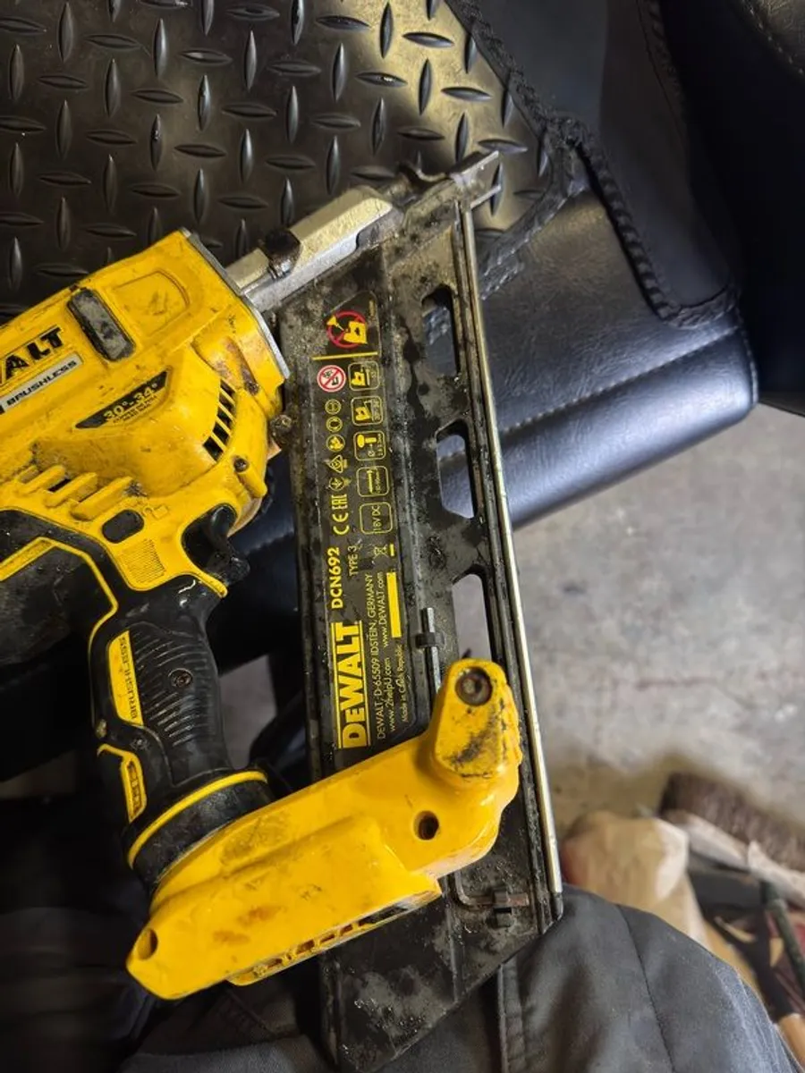 dewalt body only 1st gun - Image 3
