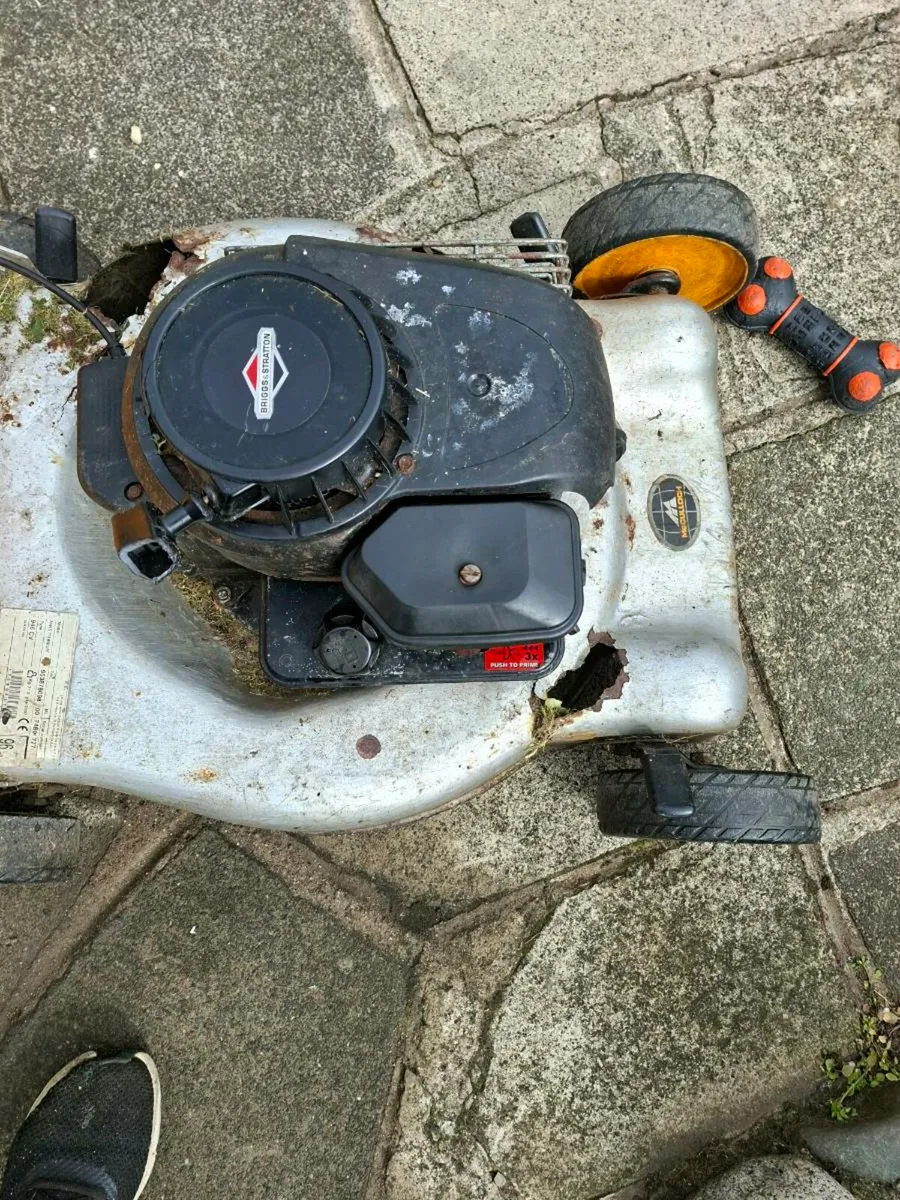 lawnmower  engine  briggs and stratton  4hp - Image 3