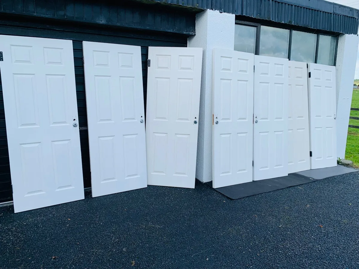 7 internal doors - Image 1