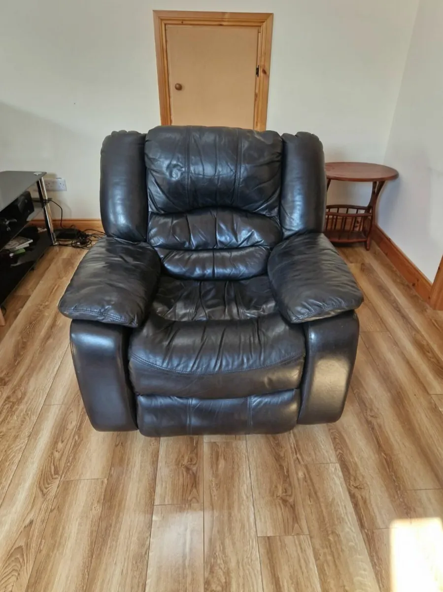 Recliner chair - Image 1