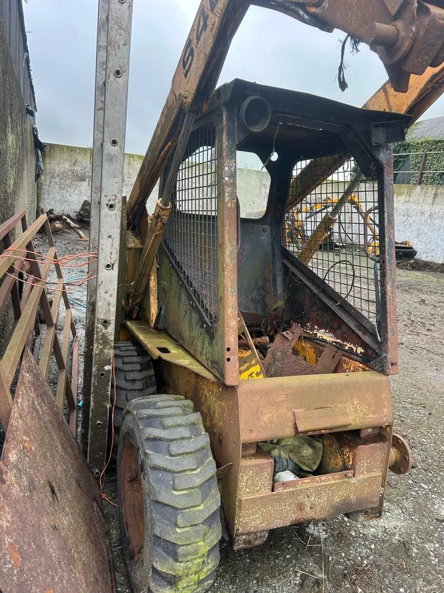 Skidsteer for Repair - Image 2