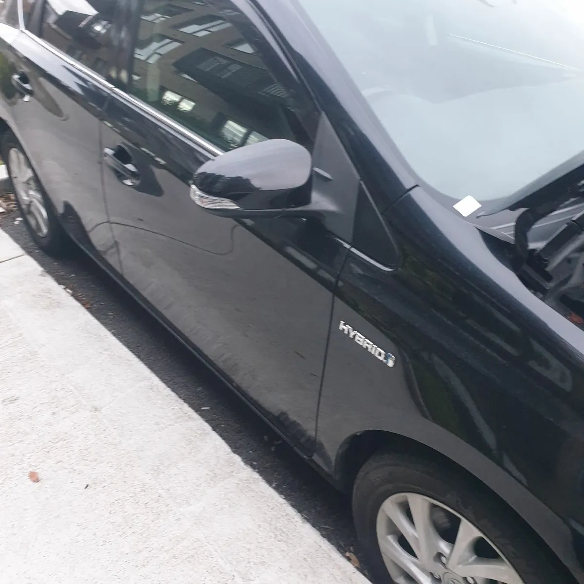 Toyota Auris  Hybrid 2016 low mileage - Image 1