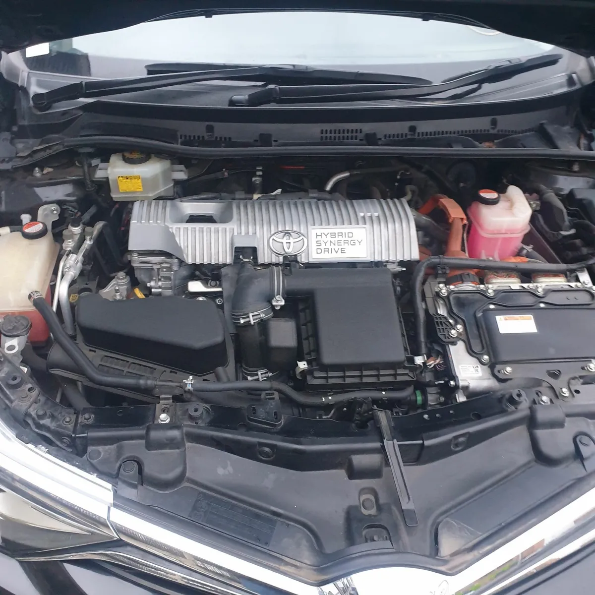 Toyota Auris  Hybrid 2016 low mileage - Image 3
