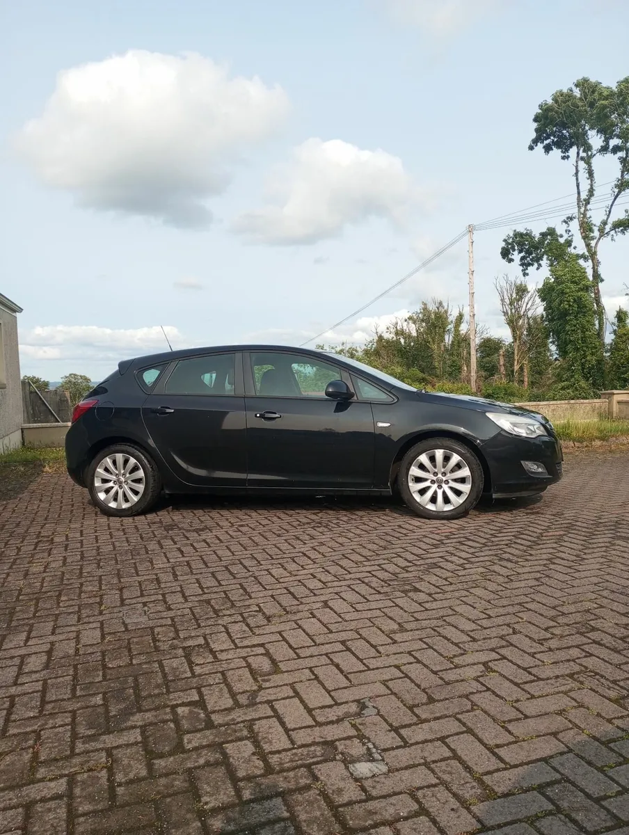Opel Astra 2012 - Image 4