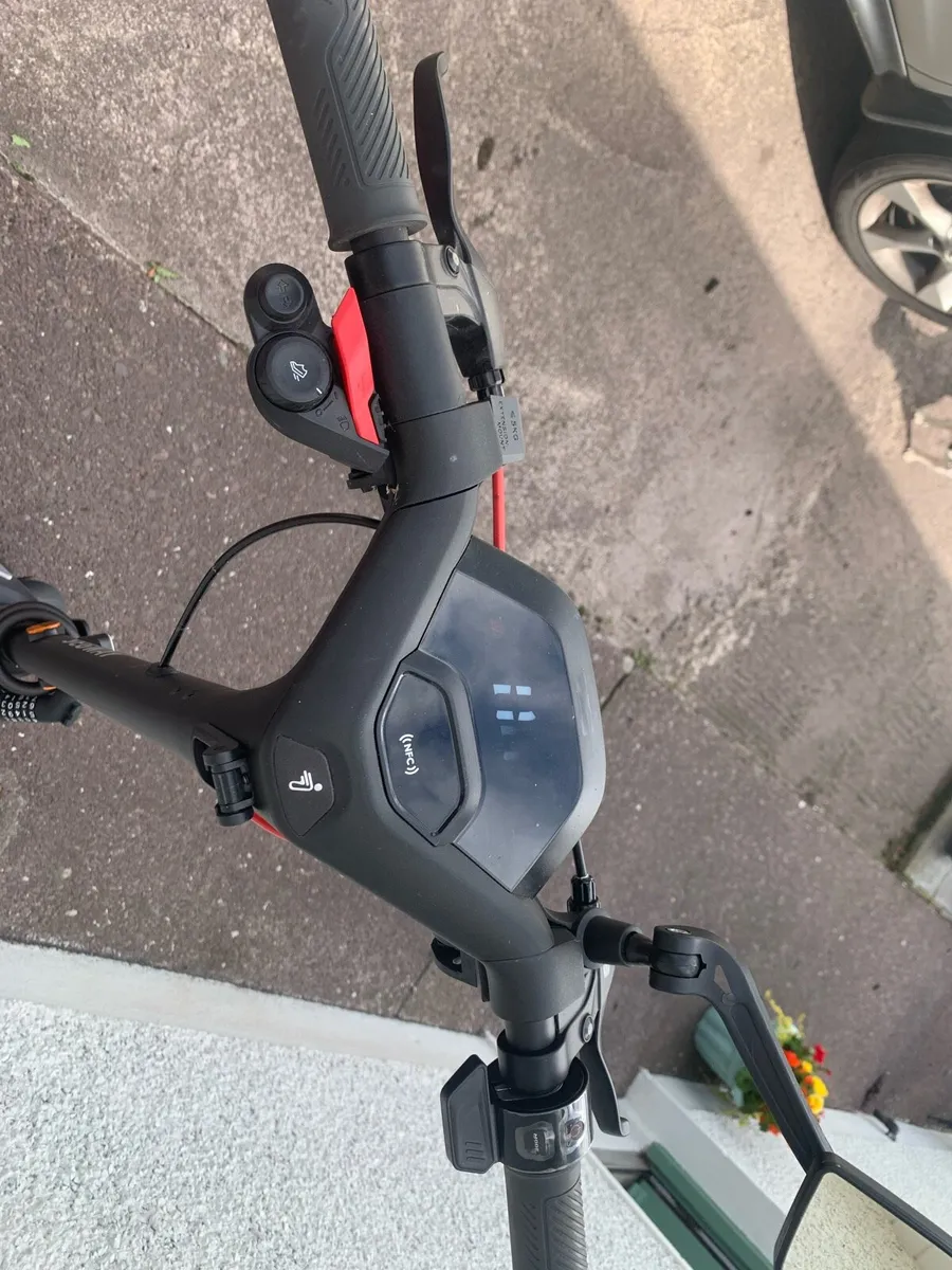 Segway P100S electric scooter - Image 4