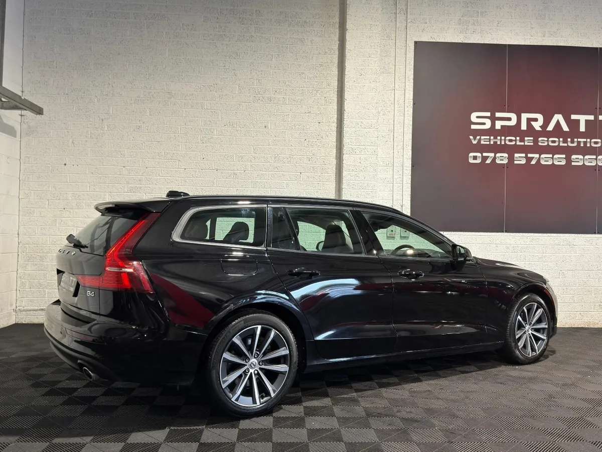 2021 Volvo V60 Momentum  2.0 B4D **NI CAR** - Image 3