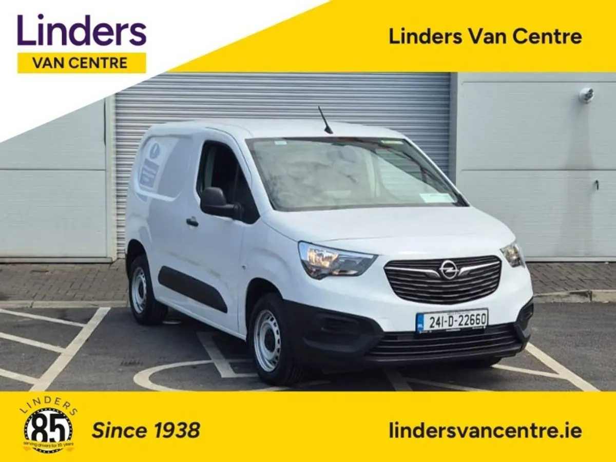 Opel Combo 3 Seats Low KMS - Image 1