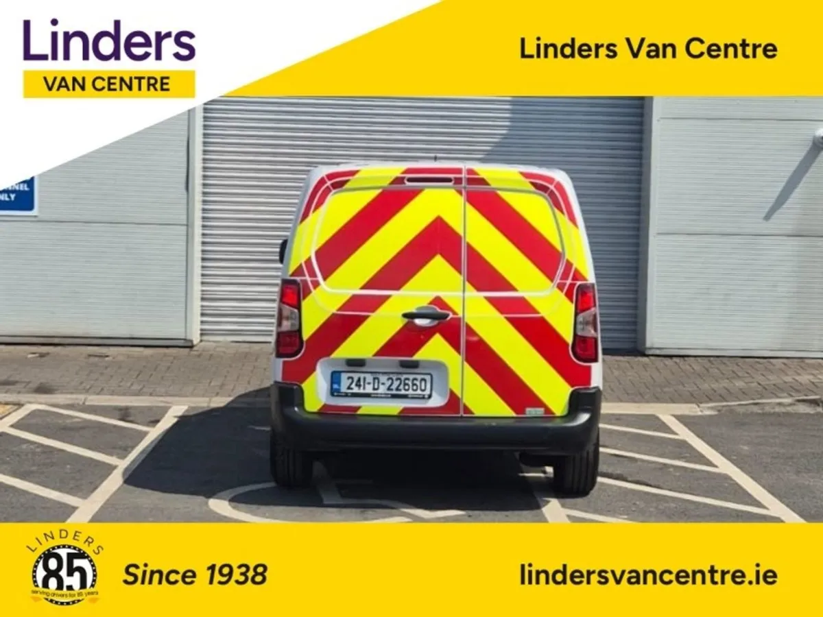 Opel Combo 3 Seats Low KMS - Image 4