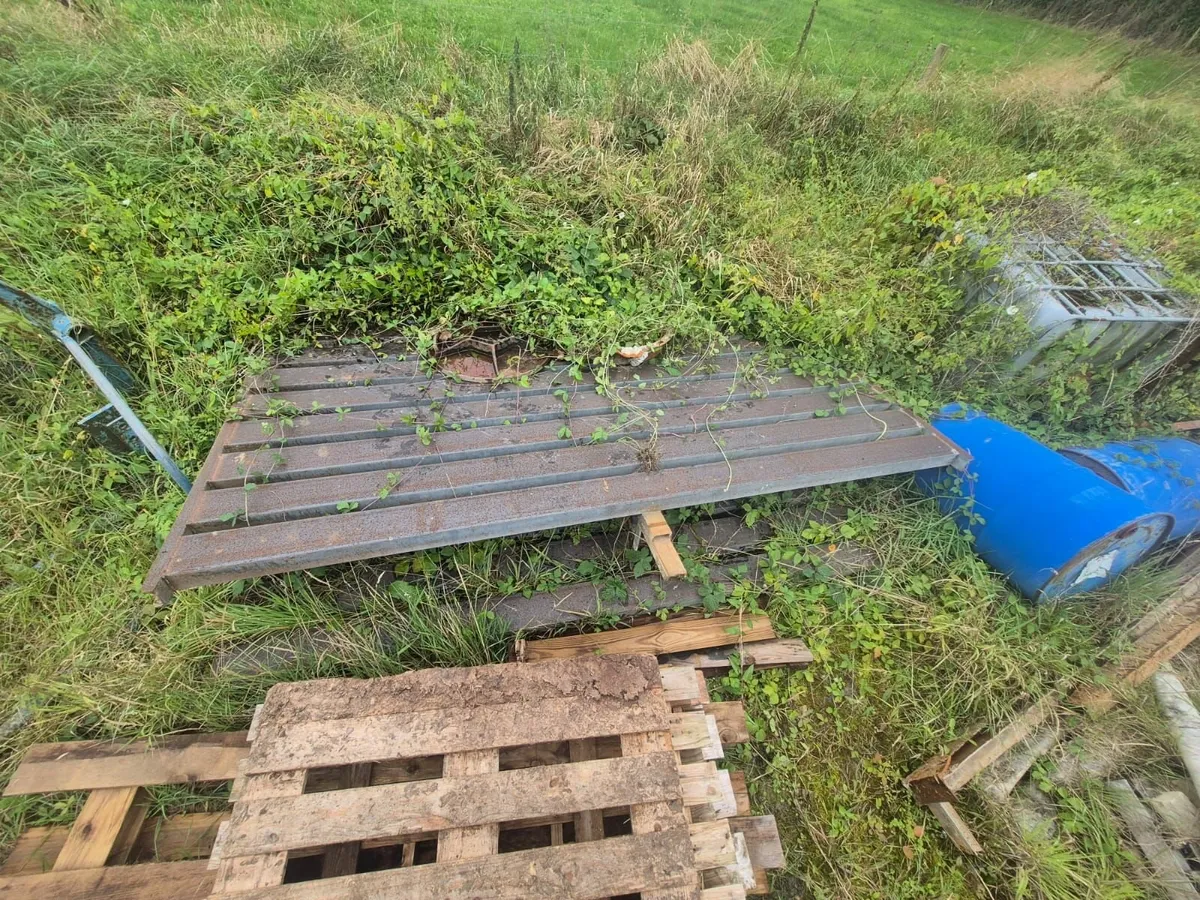 Farm equipment - Image 1