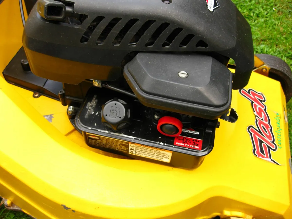 Castlegarden Briggs & Stratton 4HP Petrol Mower. - Image 4