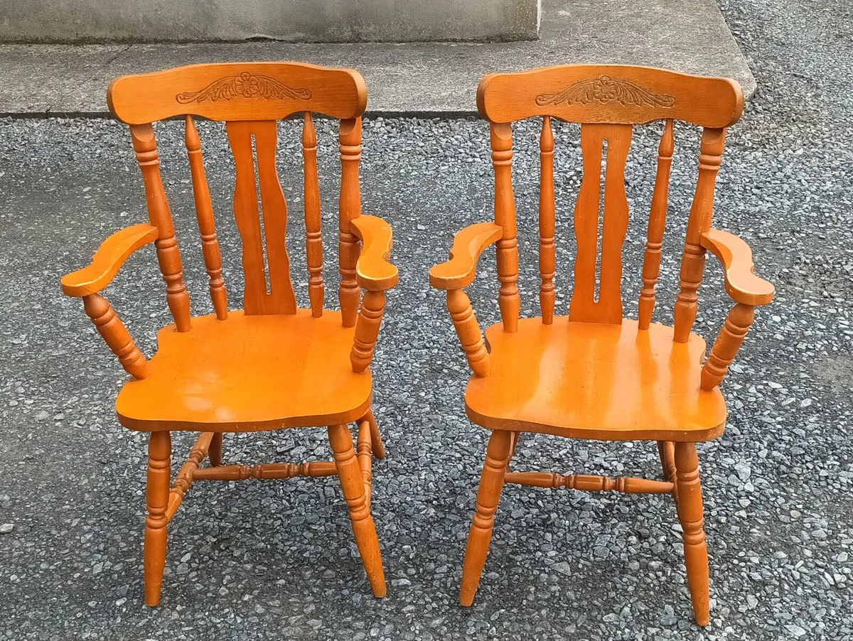 Extendable table & 6 chairs - Image 4
