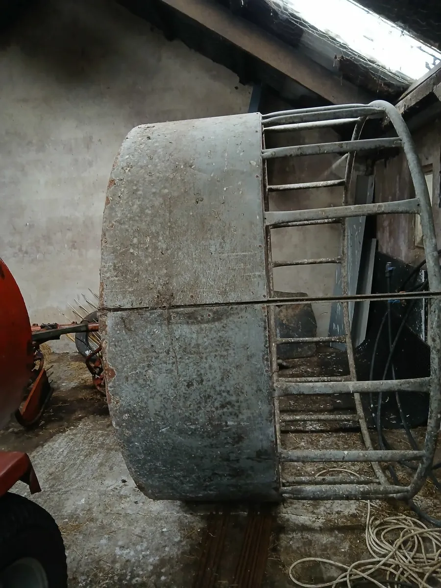round feed barrier