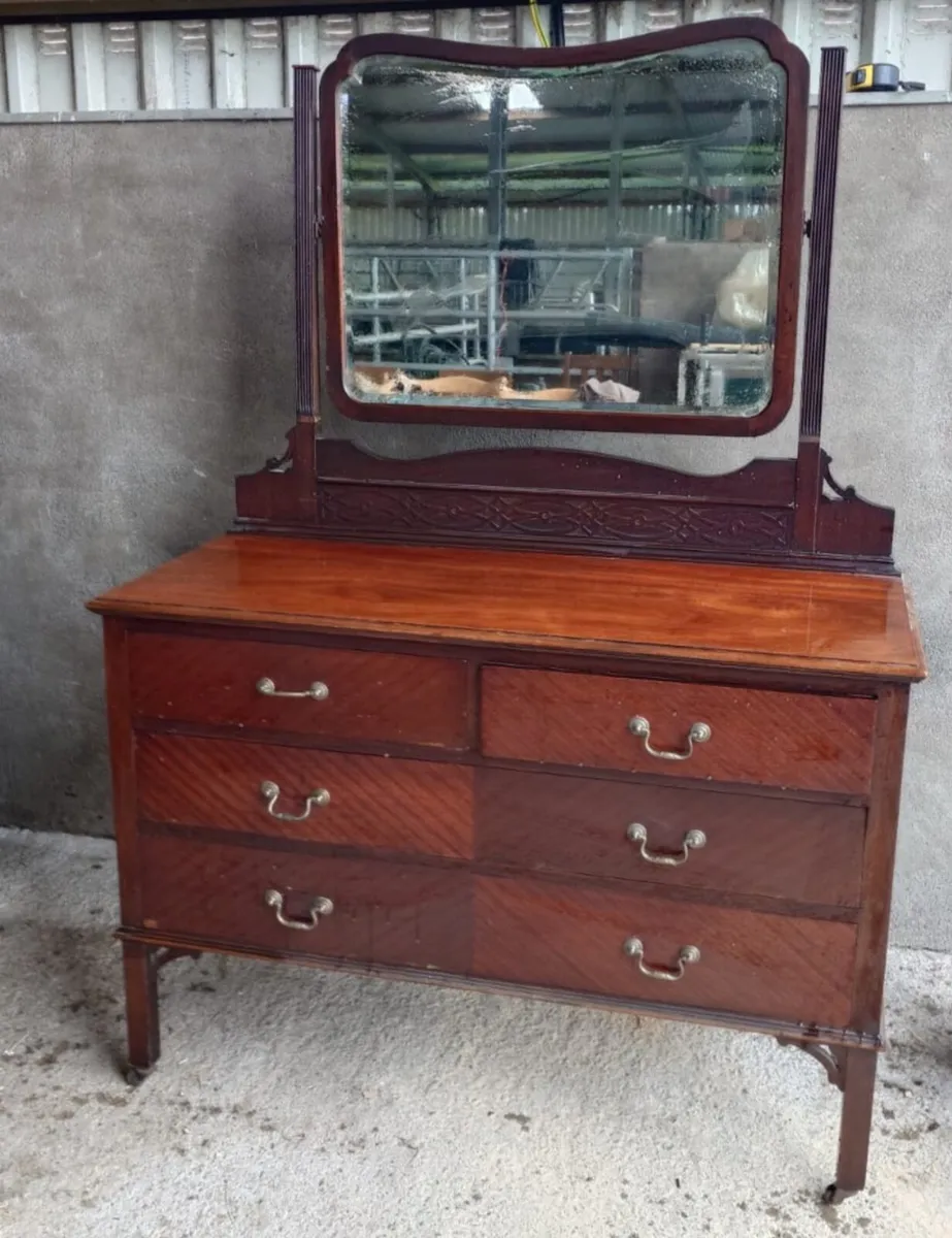 Dresser cabinets - Image 1