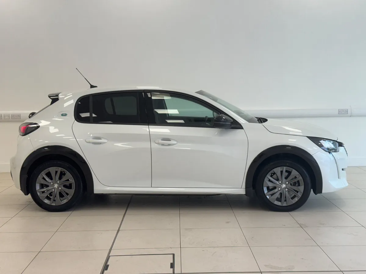 Peugeot e208 2022 - Image 3
