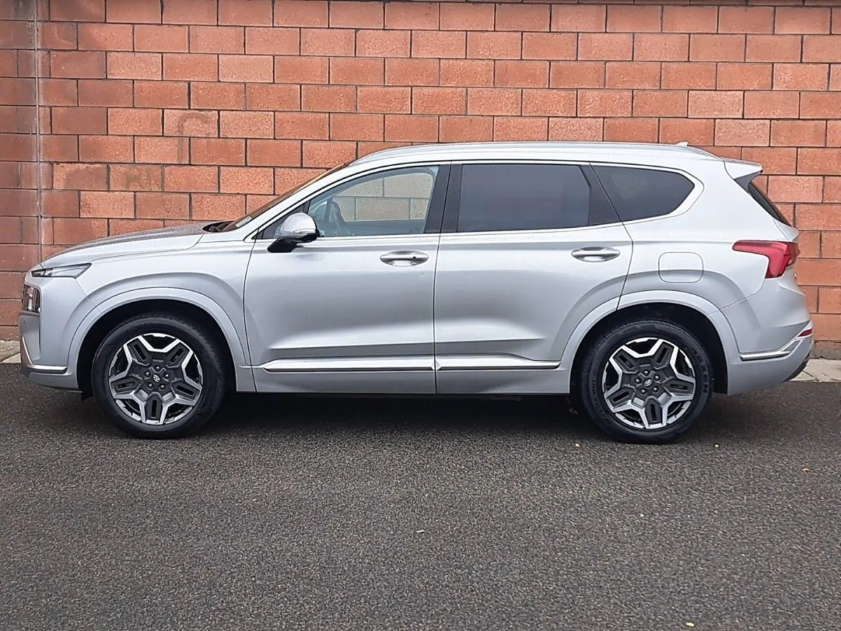Hyundai Santa Fe 4 Wheel Drive Premium Plug in Hy - Image 3