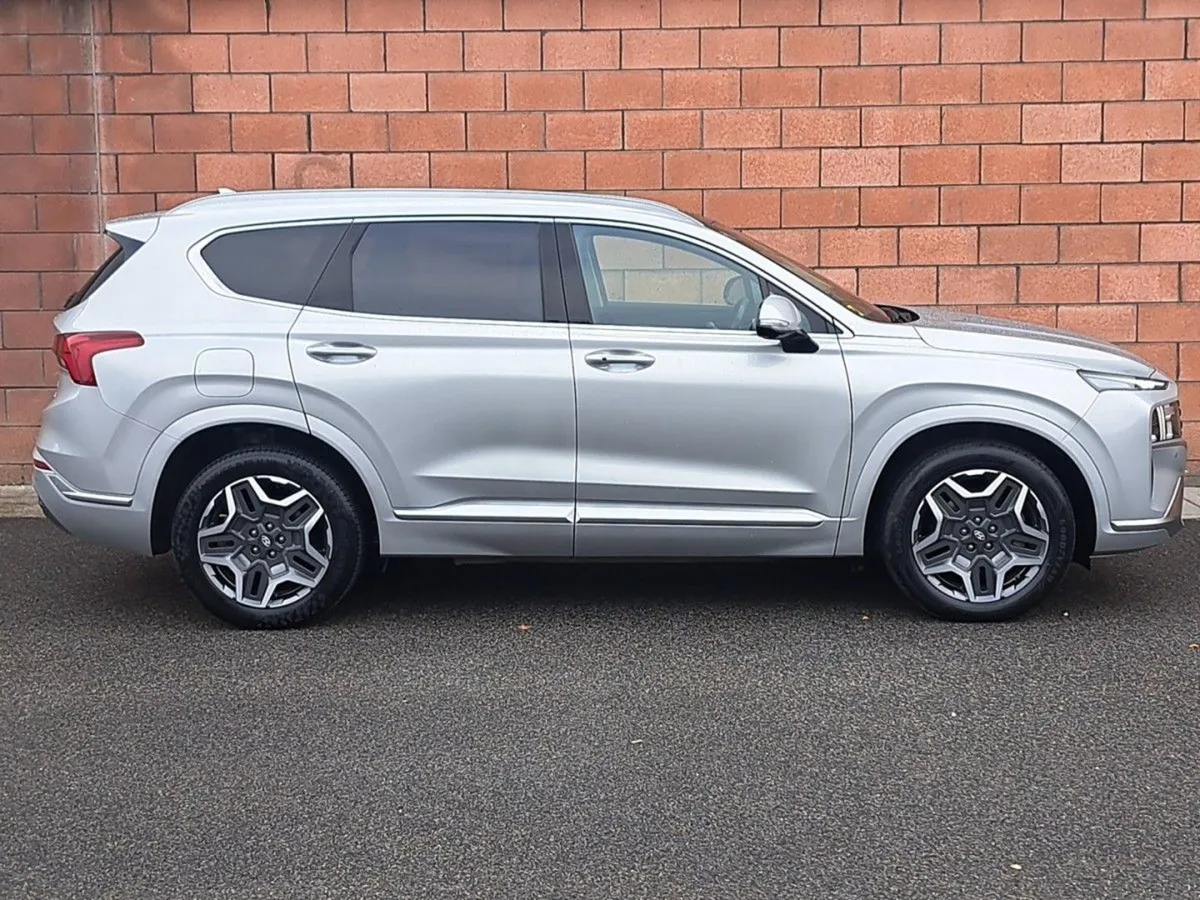 Hyundai Santa Fe 4 Wheel Drive Premium Plug in Hy - Image 4