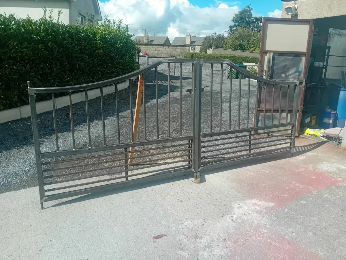 Entrance gates - Image 1