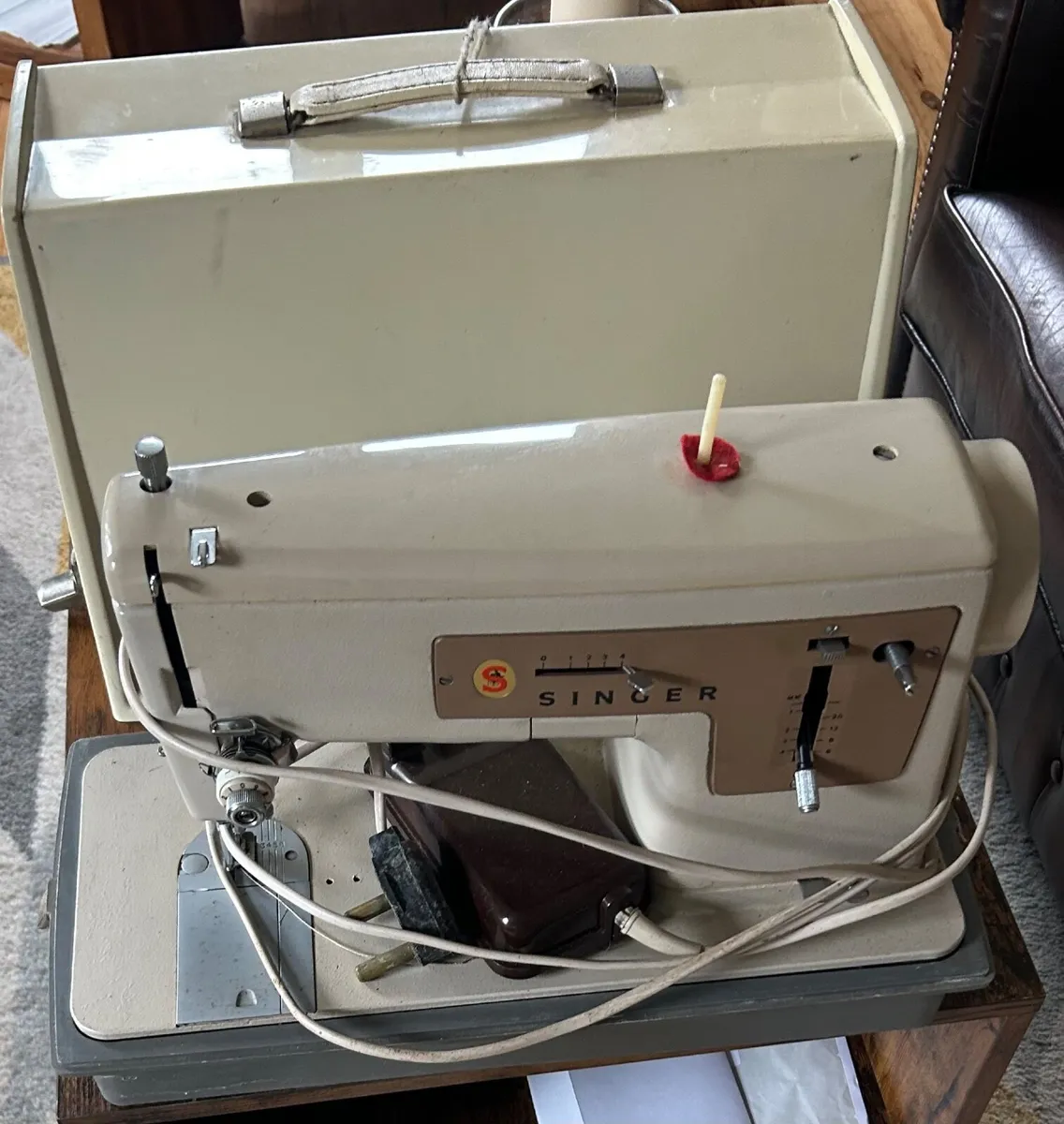 Sewing machine - Image 1