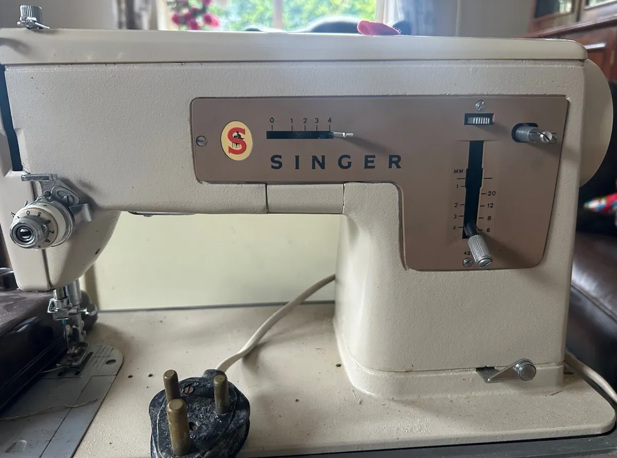 Sewing machine - Image 4