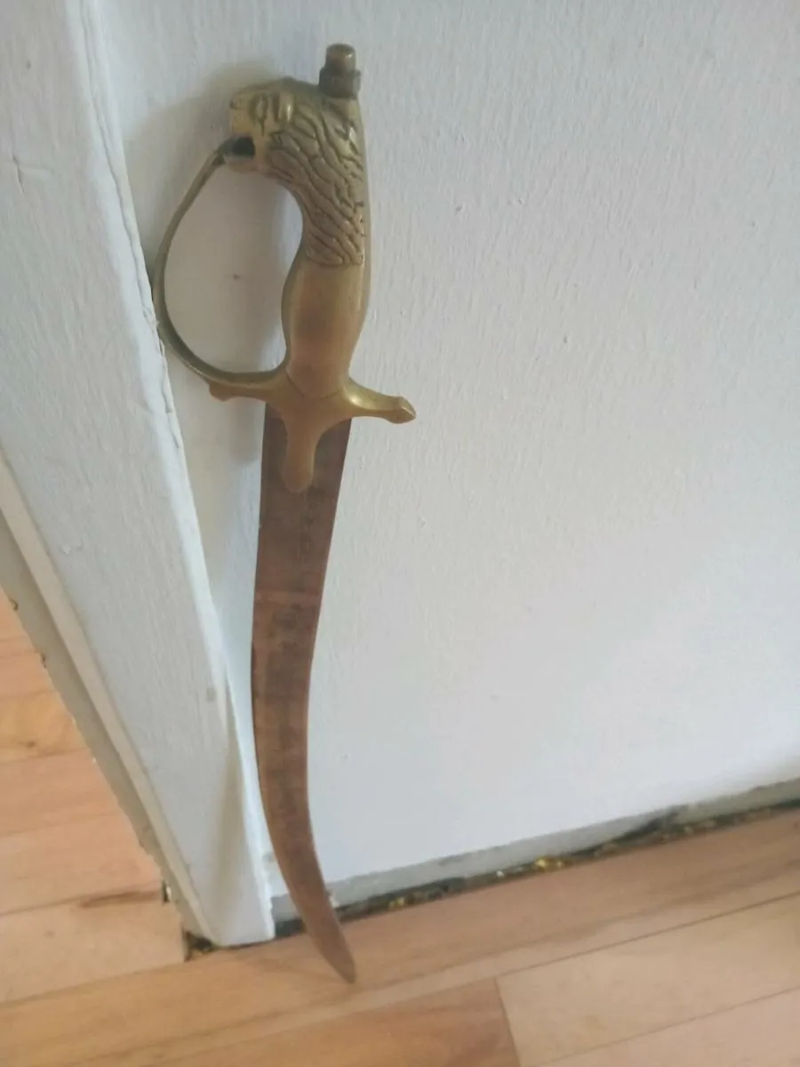vintage  sword brass lion head 33 inches - Image 2