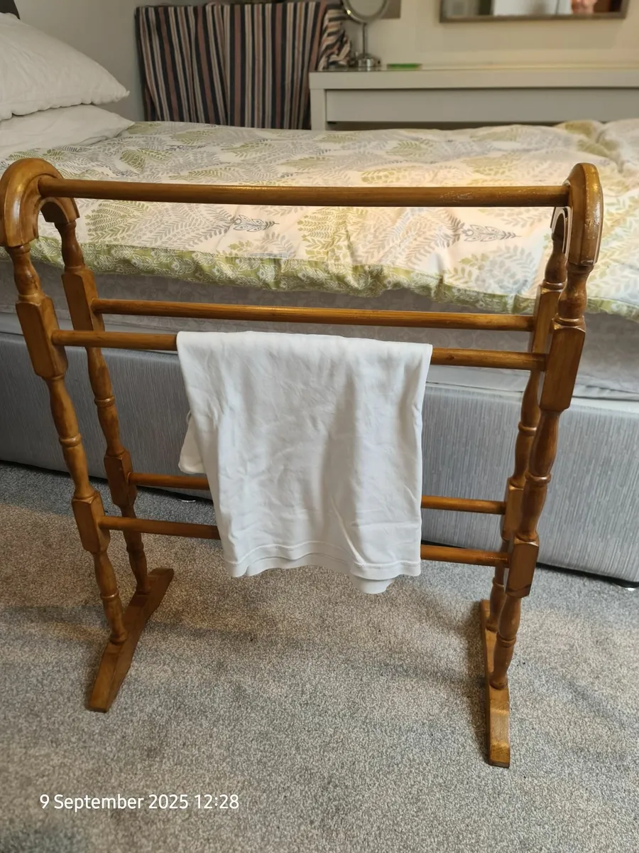 Free standing Towel Rack - Image 2