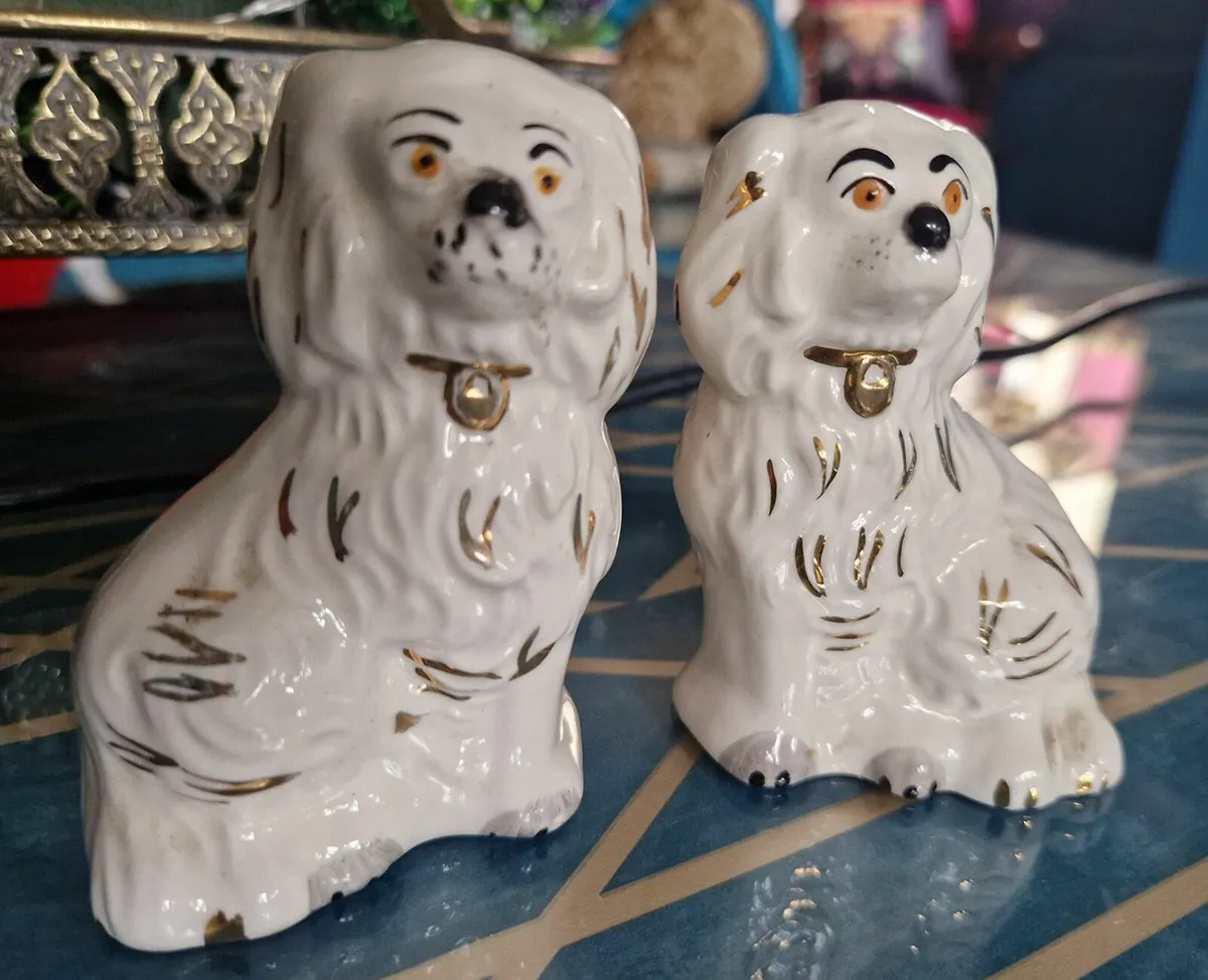 Pair of vintage Beswick ceramic dogs - Image 1