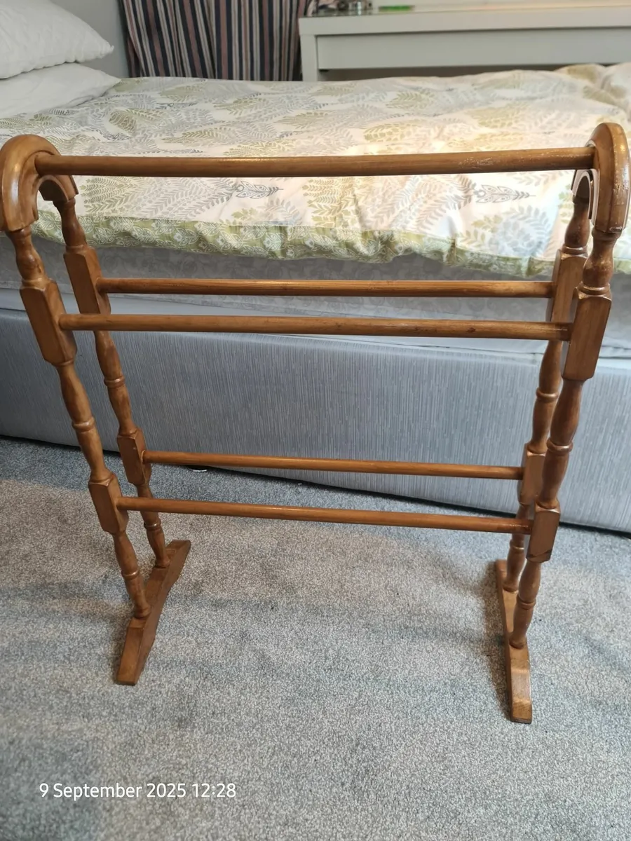 Free standing Towel Rack - Image 1