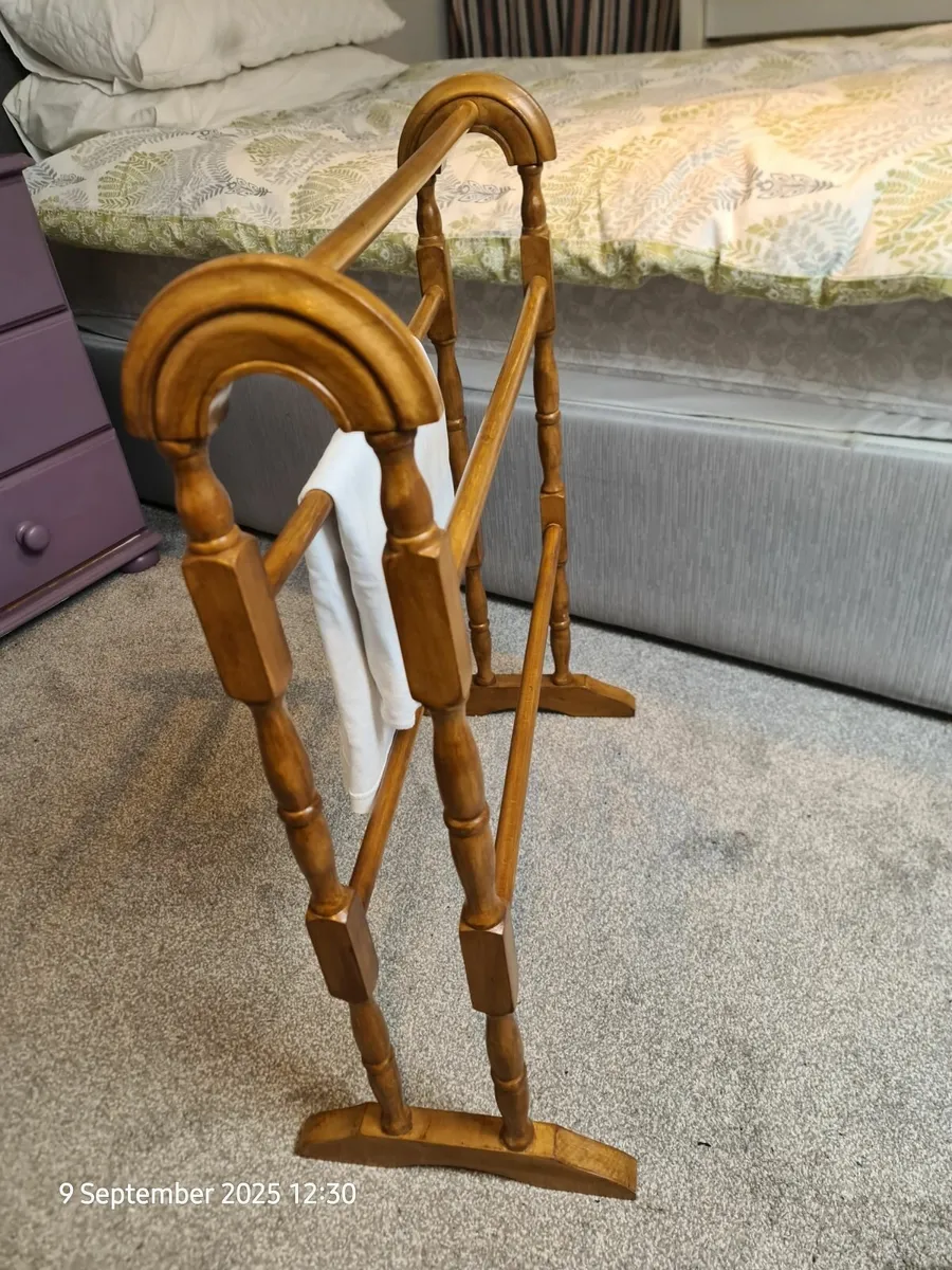 Free standing Towel Rack - Image 3