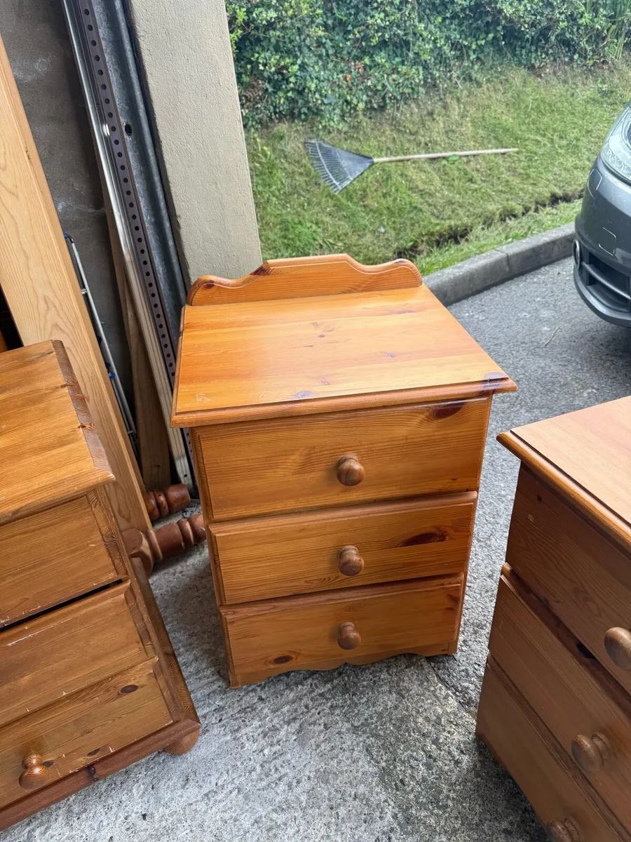 Double bed frame, 2 side lockers, 1chest of drawer - Image 2