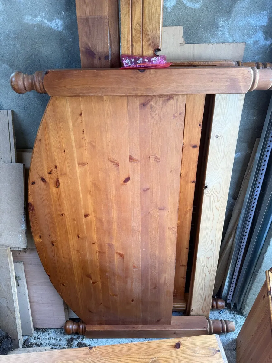 Double bed frame, 2 side lockers, 1chest of drawer - Image 4