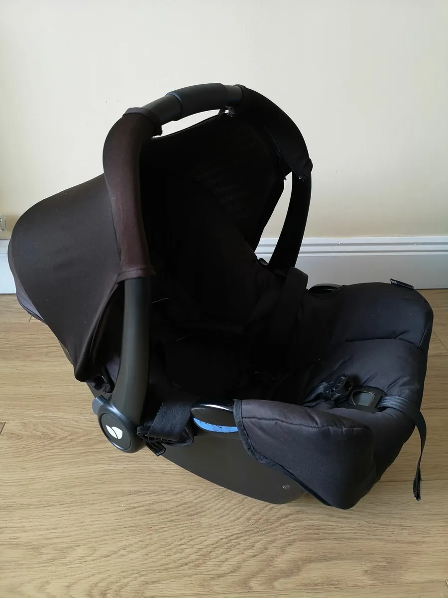 Joie Baby Car Seat with Base - Image 1